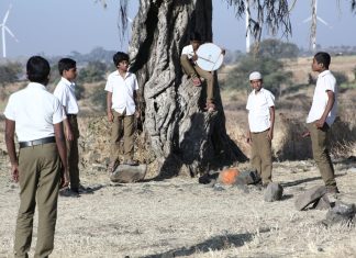 ‘तुझ्या आयला’च्या टिझरचे अनावरण…